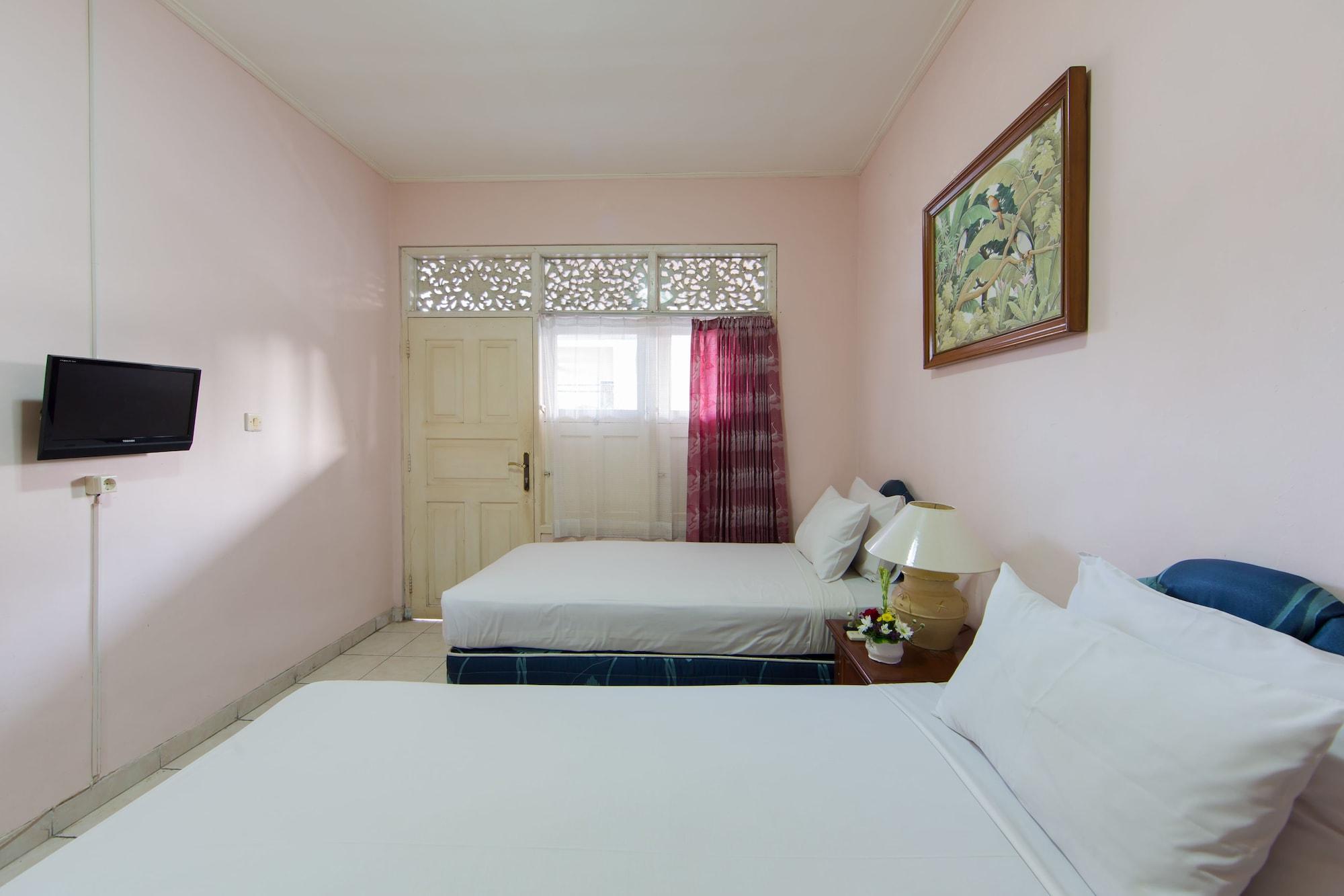 Oyo 3134 Puri Tamu Hotel Джимбаран Екстер'єр фото