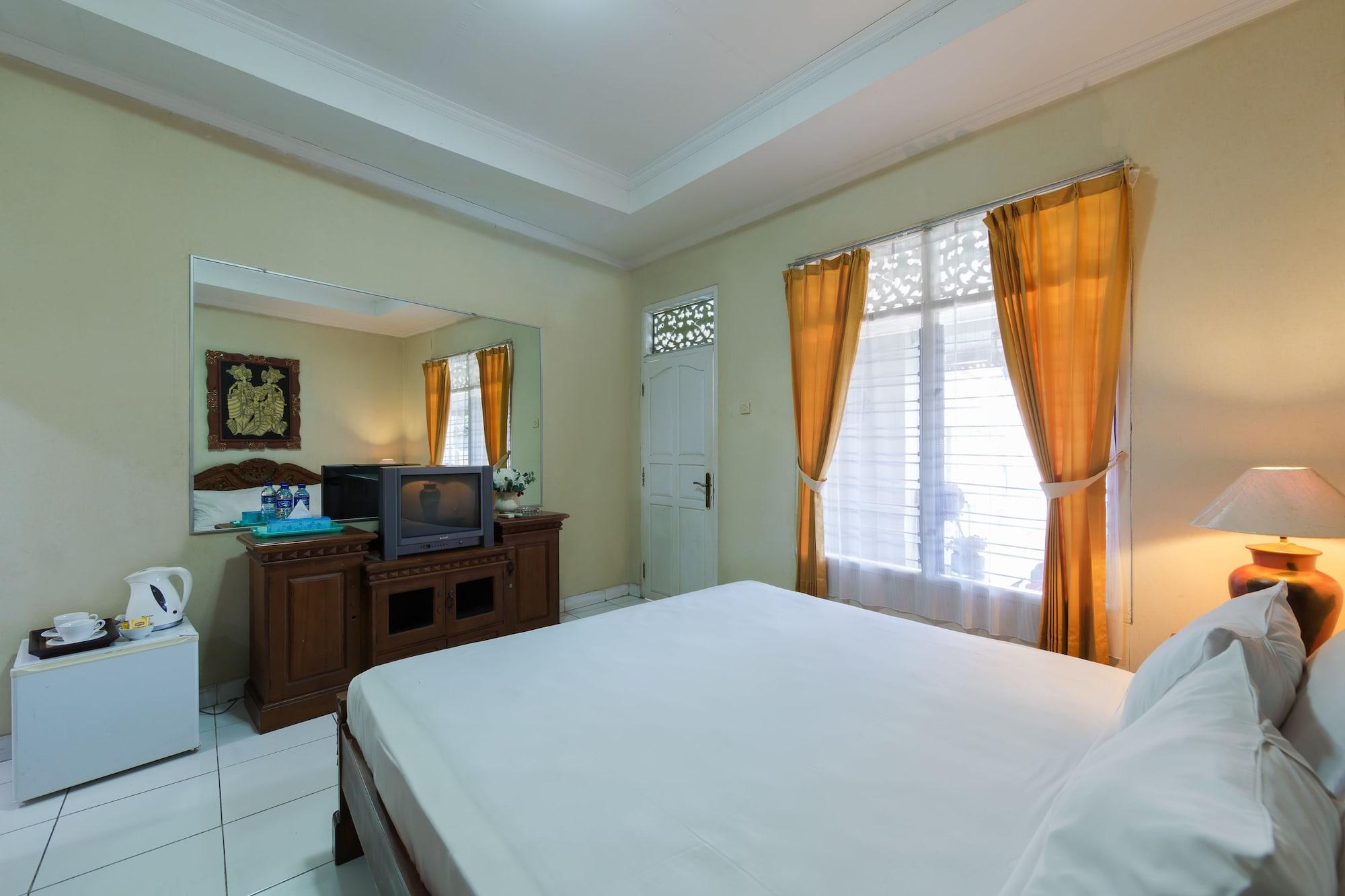 Oyo 3134 Puri Tamu Hotel Джимбаран Екстер'єр фото